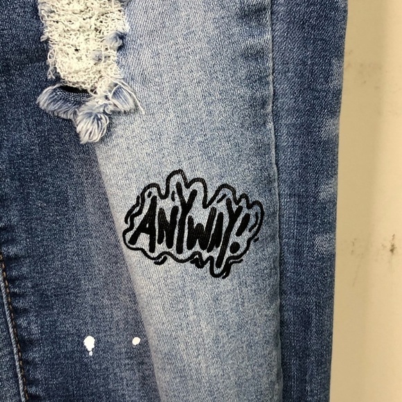 RED fox Distressed denim - Picture 12 of 14